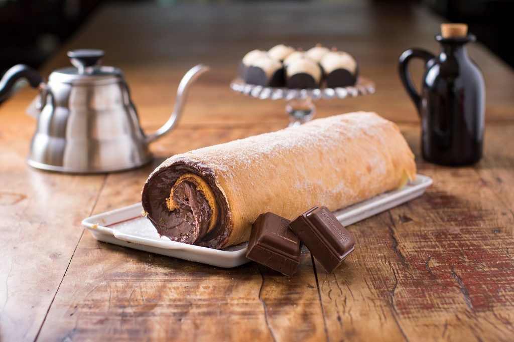 Rocambole de Doce de Leite com Chocolate